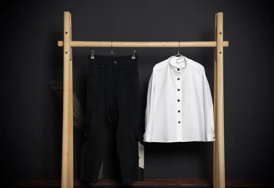 SET Oxford-Button Shirt Coat Of Arms Button And Black Trousers Low Crotch — photo 3