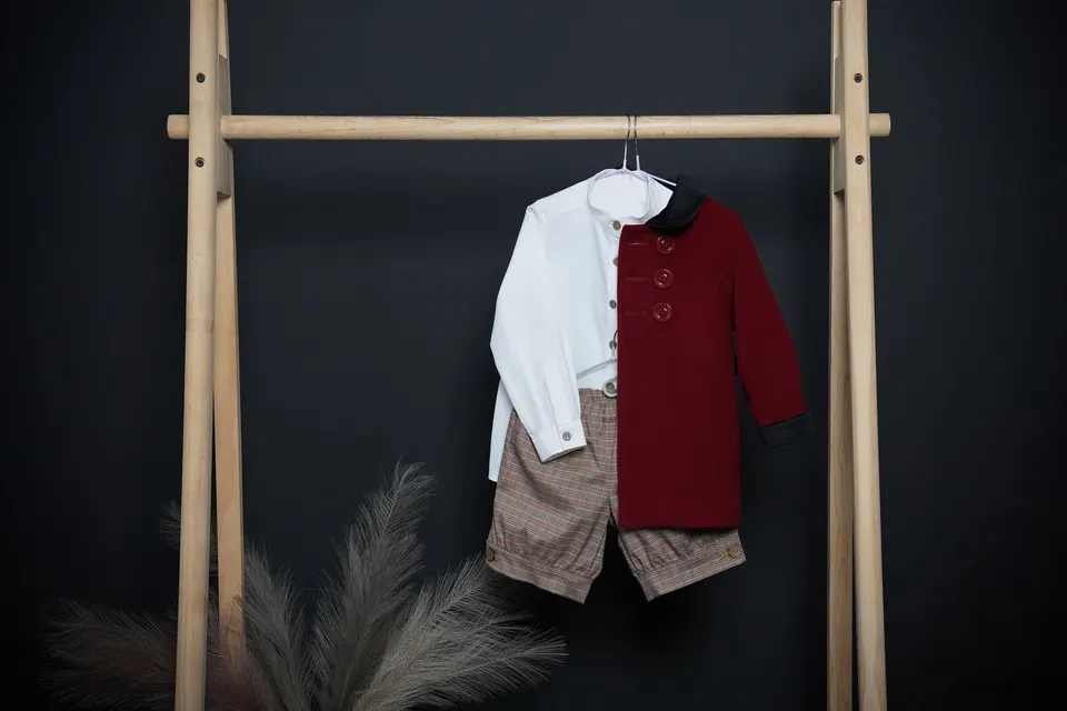 Burgundy Coat Black Velvet Fabric Collar And Belt — photo 3