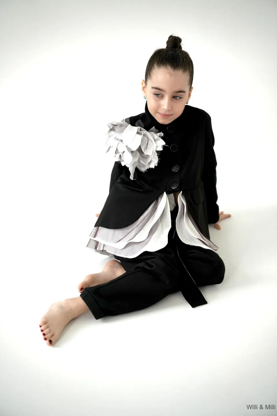 Amish Style Black Jacket With White Linen & Tulle Details — photo 3