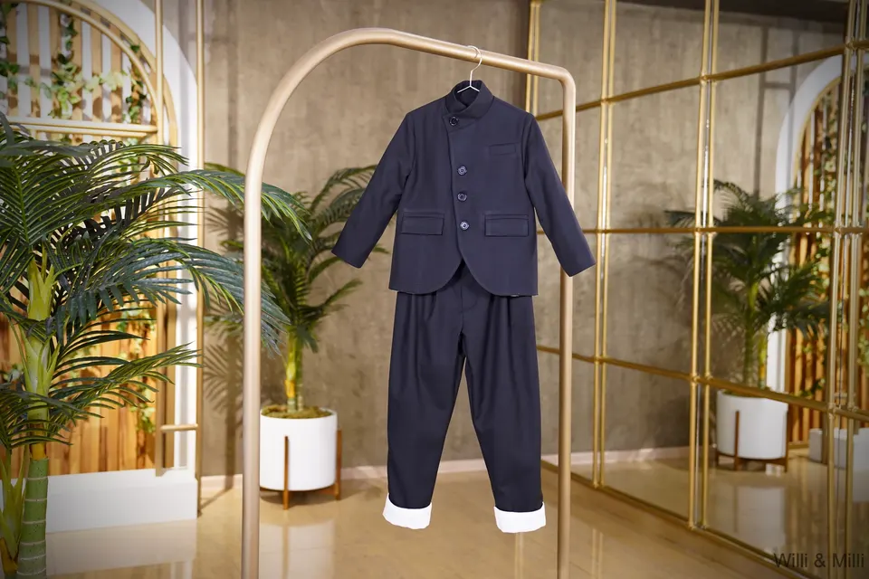 Amish Style Black Asymmetrical Jacket With White Linen Lining — photo 3