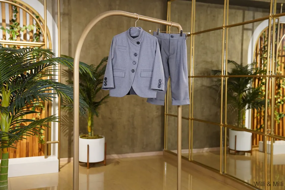 Light Gray Jacket With Black Lining — photo 3