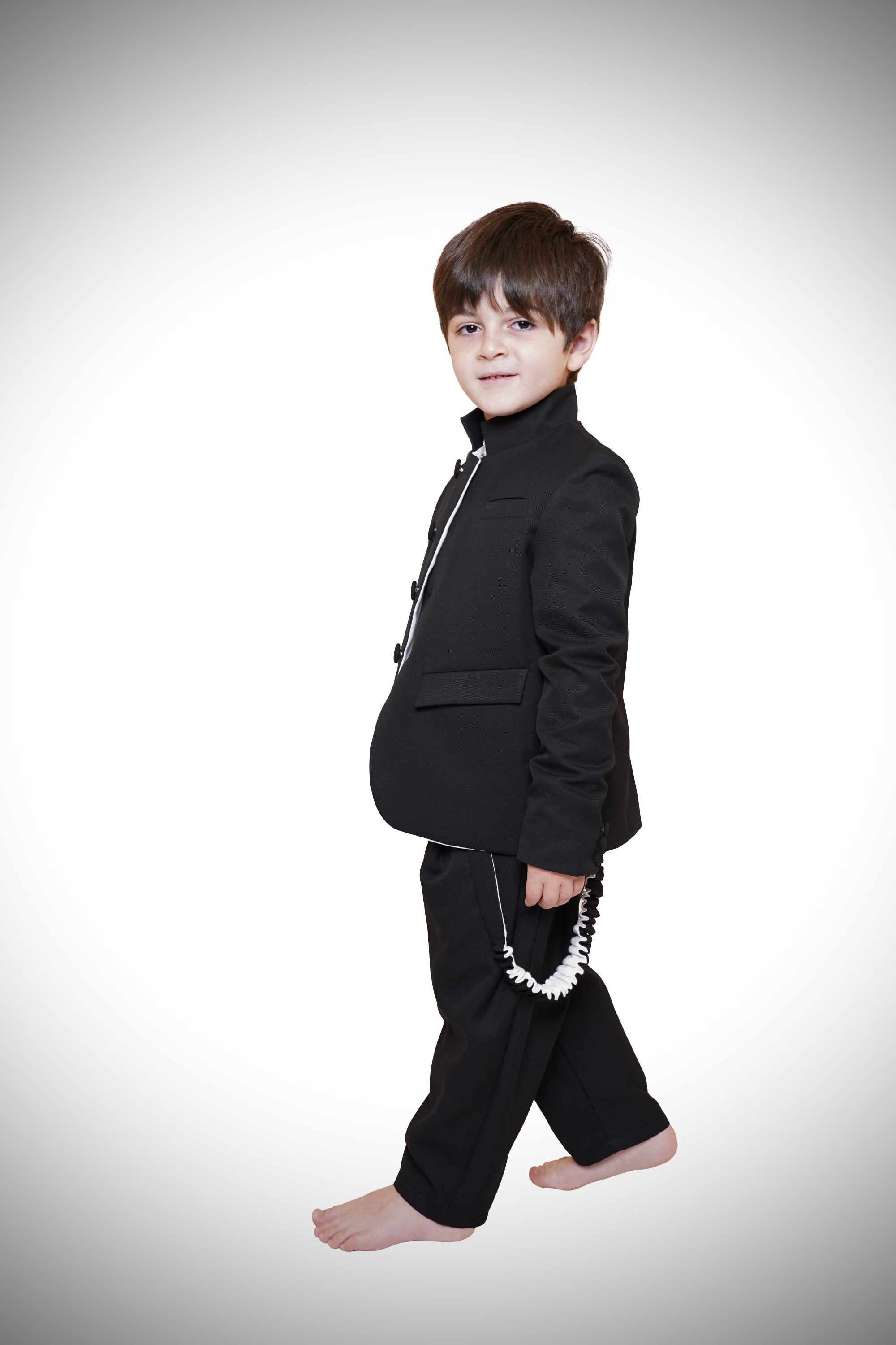 Low-Crotch Trousers In Black With Two Color Belt - Image 2